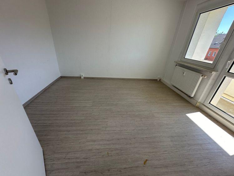 Südbalkon / Laminat / Bad mit Fenster / ...in Reichenbrand ! - Photo 1