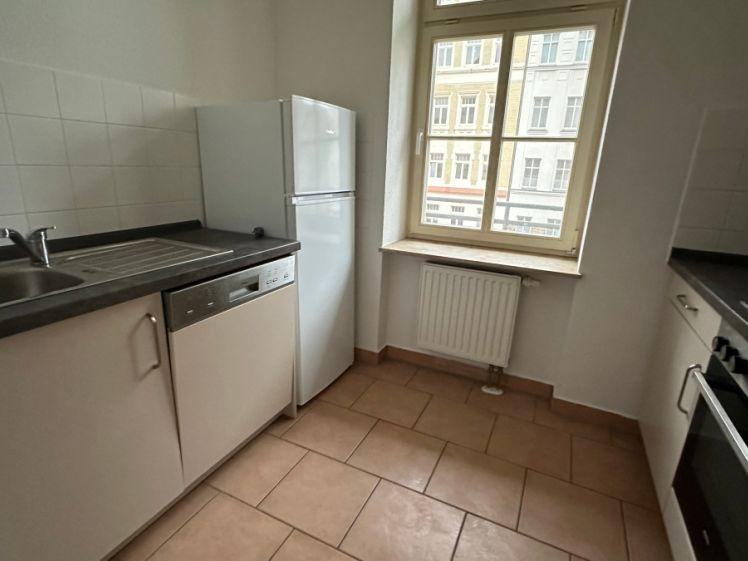 Zzgl. EBK *** 1. OG mit Lift / großer Balkon am Wohnzimmer - Photo 1