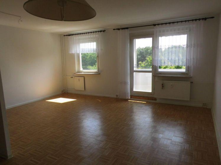 Sonnige 2-Zimmer-Wohnung mit Balkon und Einbauküche zu vermieten! - Photo 1