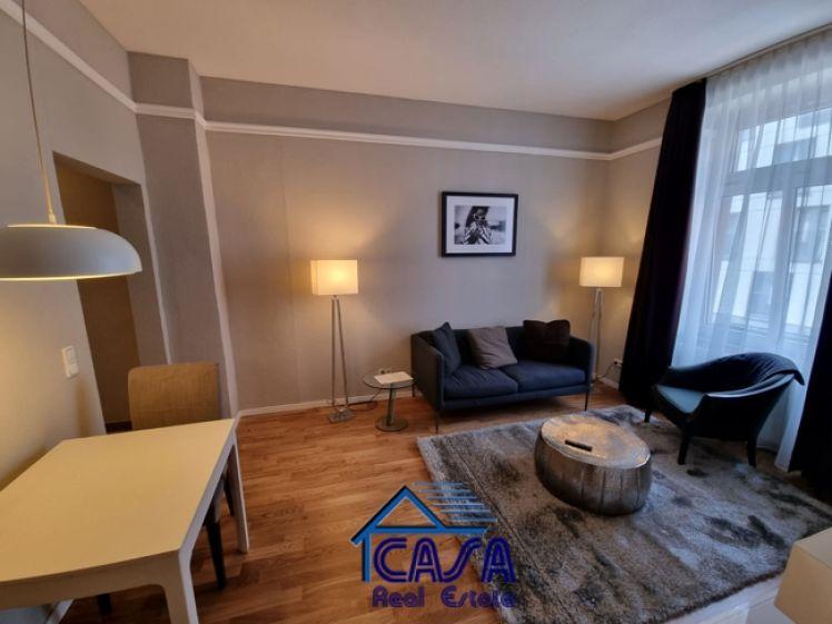 Komplett renoviertes, top möbliertes Apartment fußläufig zum Bankenviertel - Foto 1