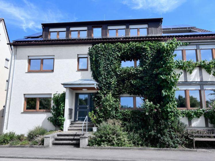 73269 Hochdorf: Großzügige 2-Zi-Wohnung. Dachgeschoss. Hell und ruhig. - Photo 1