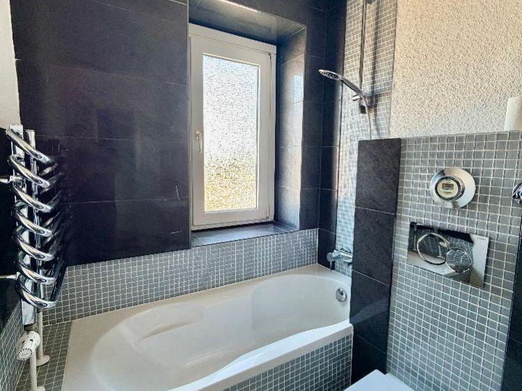 Ganz oben angekommen, Ihre Zweizimmerwohnung mit Vollbad und Küche - Foto 1