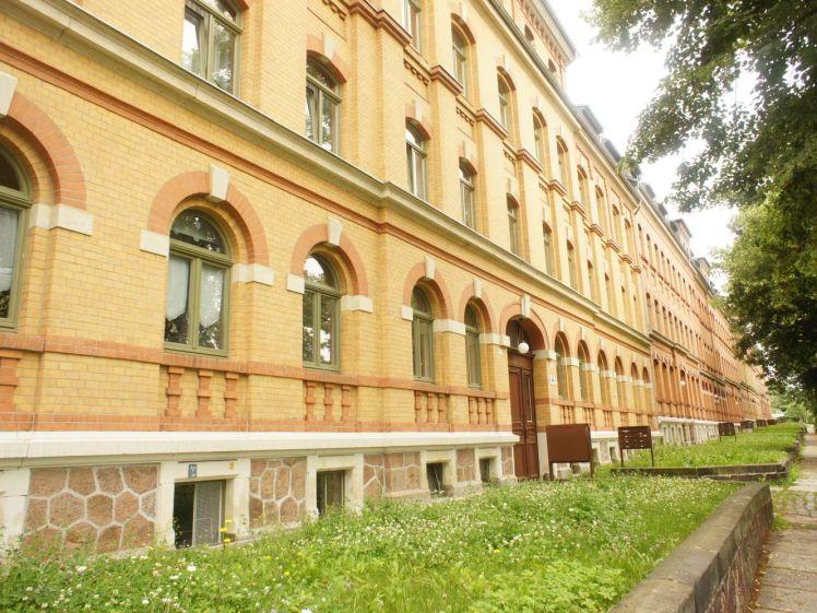 1. OG mit großem und sonnigem Balkon + frei ab 1.12.26 - Foto 1