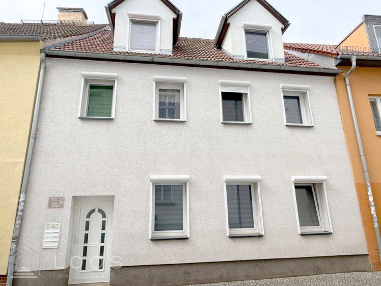 Schön und zentral - 2-Raumwohnung mit EBK im Dachgeschoss - Foto 1