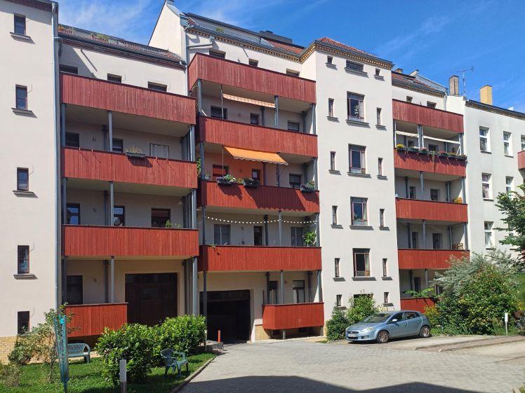 Klasse DG-Wohnung mit 12 m²-Loggia! + Lift + FuBo-Heizung + Parkett + Gäste-WC + Wanne/Dusche + Edle Ausstattung - Photo 1