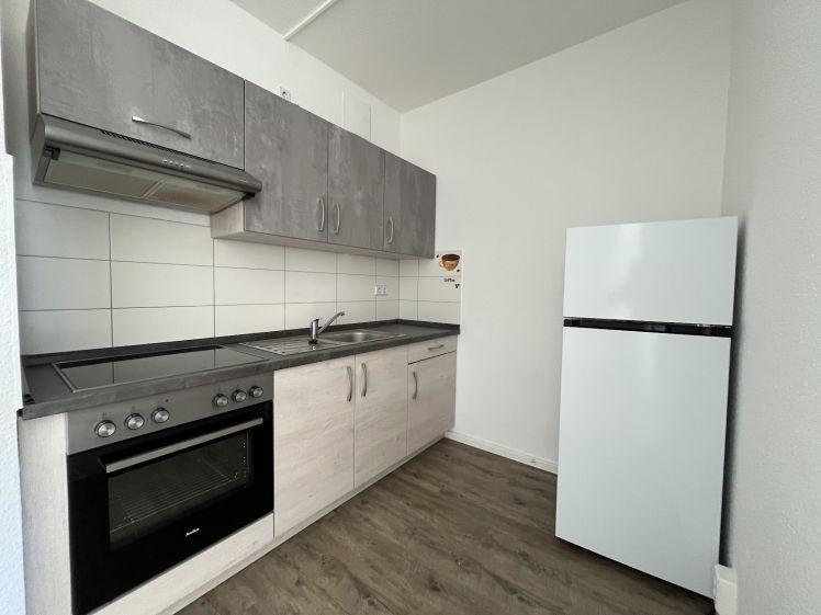 Jetzt 2 Warmmieten sparen*: Gepflegte Wohnung mit Einbauküche und sonnigem Balkon - Photo 1
