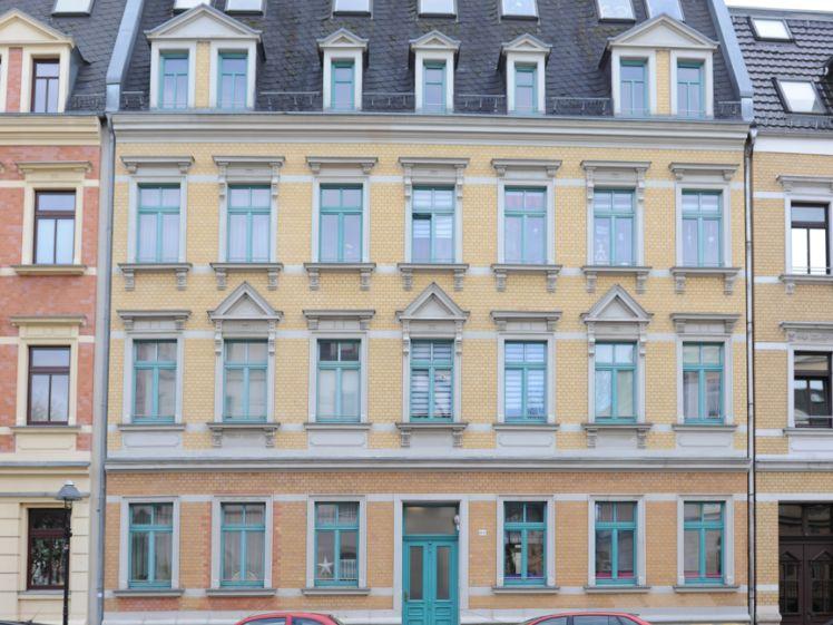 Gemütliche ruhig gelegene Dachgeschoßwohnung mit großem Südbalkon in schöner Lage und tollem Ausblick - Photo 1