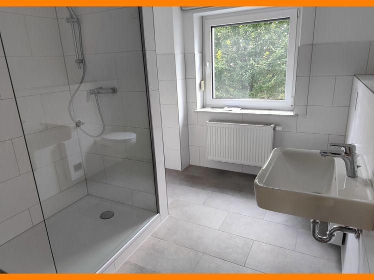 Frisch renoviert 3 ZKB im EG und energetisch top! Neues Dusch-Bad und ein großer BALKON! - Photo 1