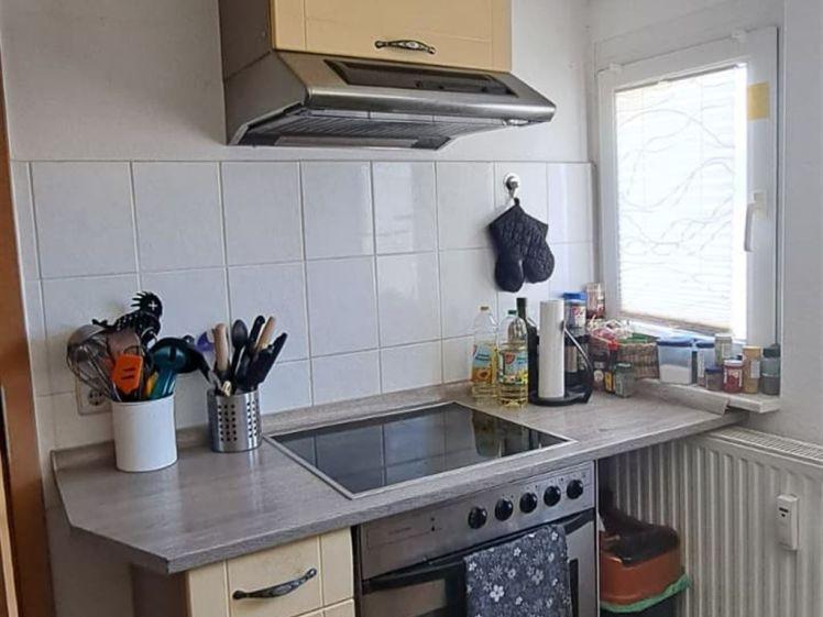 * Großzügige DG 2-Zimmer mit Wanne, EBK und Laminat in traumhafter Lage! * Garten mgl.! - Foto 1
