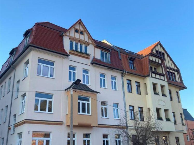 Große EG 4,5 Zimmer mit Garage, Wanne, Dusche, Balkon und Laminat in guter Lage! - Photo 1