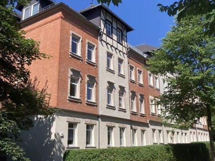 Großzügige 2-Zimmer mit Laminat, Wannenbad, SP und Balkon in ruhiger Lage! EBK mgl. - Photo 1