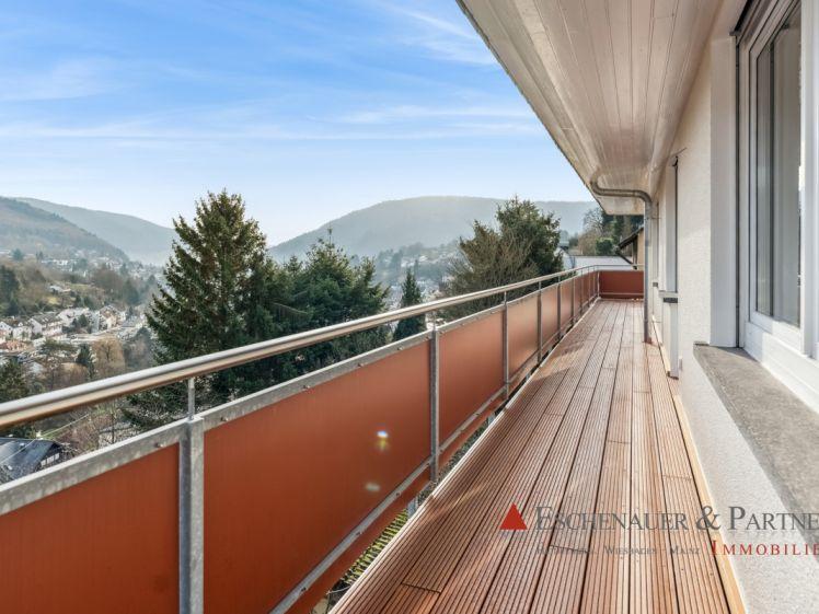 IDEAL FÜR PAARE UND FAMILIEN - Frisch sanierte 4 ZKBB mit Panorama-Balkon und tollem Ausblick - Photo 1