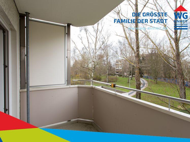 2-Raum-Wohnung im Grünen mit Badewanne und Aufzug - Photo 1
