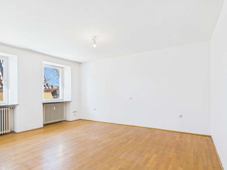VERMIETUNG: Stilvolles Wohnen - Großzügige 4-Zimmer-Altbauwohnung mit hohen Decken in Stadtsteinach - Photo 1