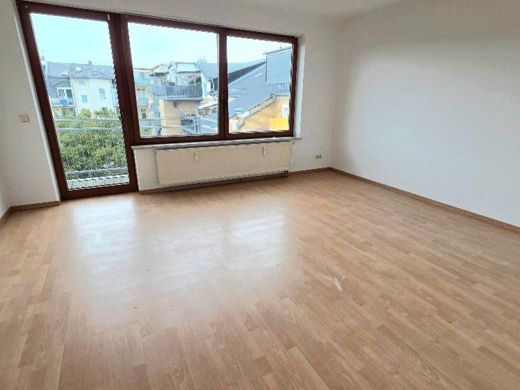 Tolle 3-Raum-DG-Whg. mit sonnigem Balkon und EBK - Photo 1