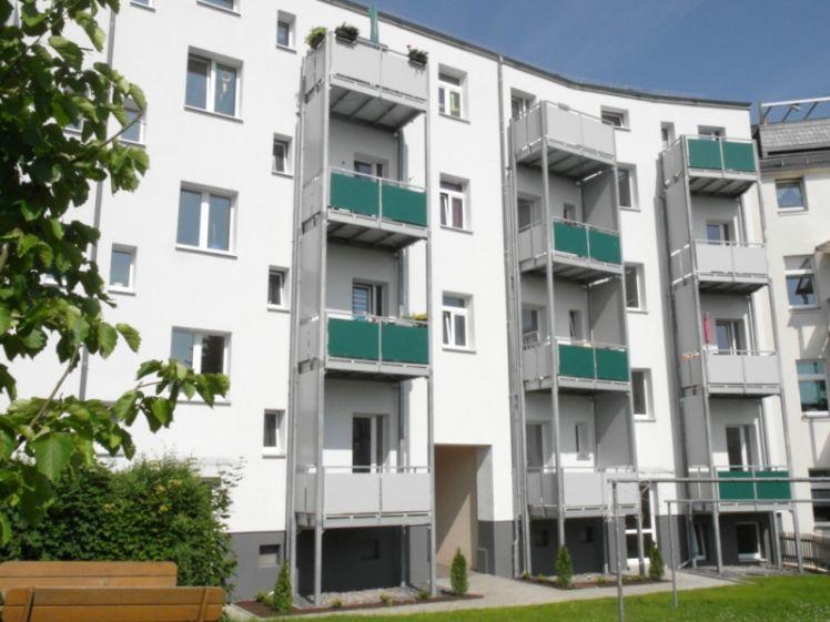 Platz für kleine Füße & große Träume: 4 Zimmer, Sonne, Balkon & Bad mit Extra-Komfort - Foto 1