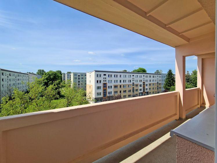 Helle 4 Zimmerwohnung mit großem Balkon und Ausblick - Photo 1