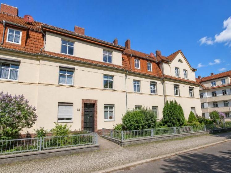 Einziehen und wohlfühlen – gepflegte 2-Raumwohnung mit Einbauküche in Burg - Photo 1