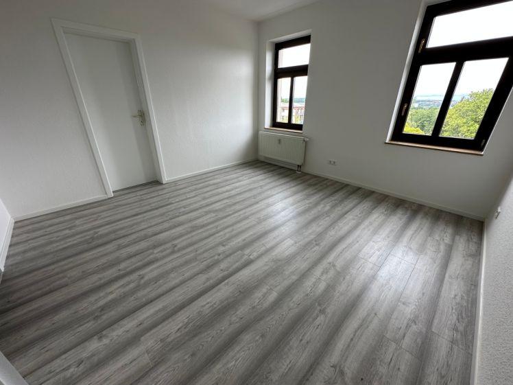 Wohnen im Dachgeschoss - modernes Laminat ... u.v.m. - Photo 1