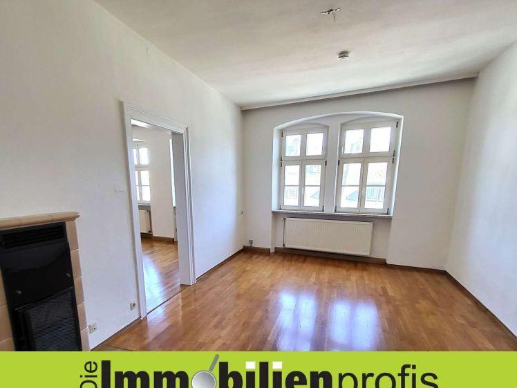 H-43015 - Stilvolle 3-Zimmer-Altbauwohnung mit Einbauküche im Stadtzentrum von Hof - Foto 1