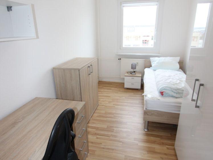 WG-Zimmer mit Balkon und Küche - Photo 1