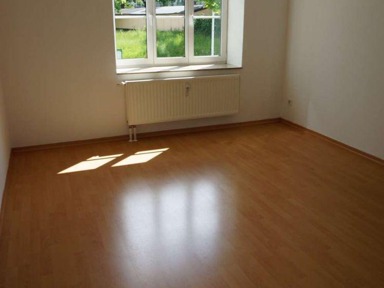 WG-geeignet - Bad mit Wanne/Fenster + Laminat + Balkon an Küche - Foto 1