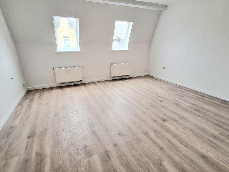 Neu renovierte 4-Raum-DG-Whg. nahe Zentrum - Foto 1