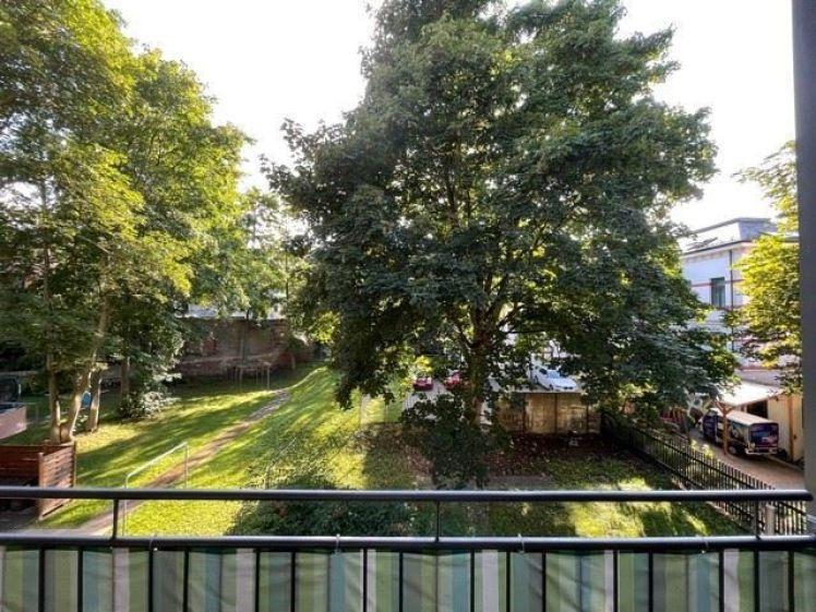 Schicke, modernisierte Stadtwohnung mit Balkon und Abstellraum in der Römerstraße 9 - Foto 1