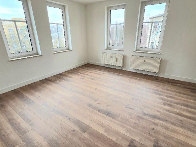 Neu renovierte 2-Raum-DG-Whg mit hellen Wohnzimmer - Foto 1