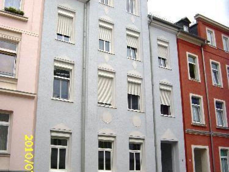 *BIRI* - kleine 4-Raum-Wohnung mit EBK in zentrumsnaher Lage - Foto 1