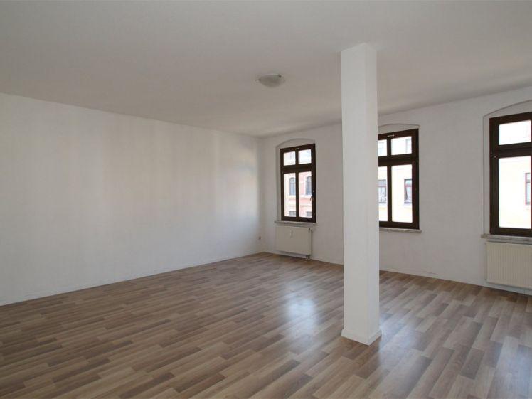 Großes Wohnzimmer mit Dekosäule... - Photo 1