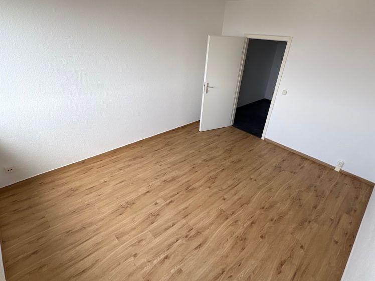 1- Zimmer Wohnung ab sofort - 1010 - Woldegker Straße 30 - Foto 1