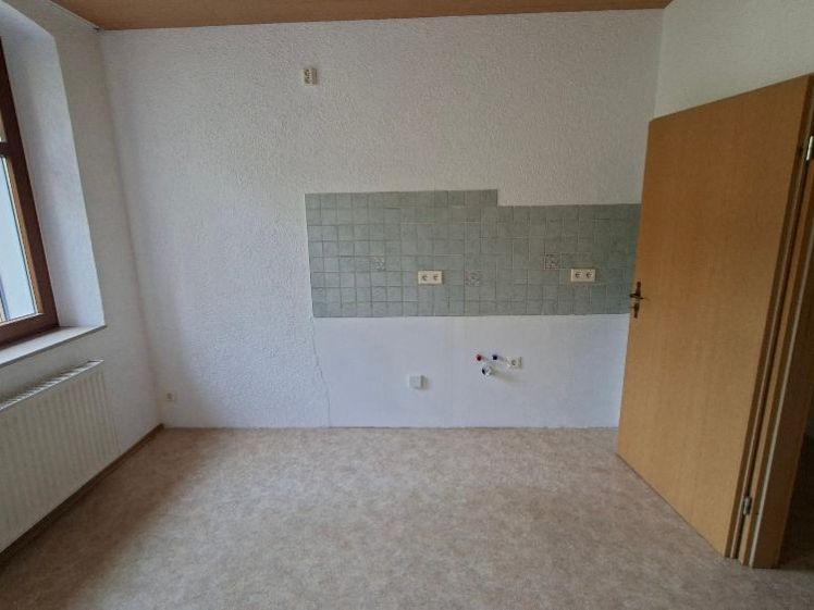 !!! 2 Raum Wohnung in Elsterberg mit Hausbalkon + Stellplatz !!! - Foto 1