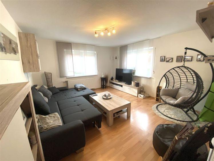 Erstbezug nach Sanierung - Helle 2-Zi-Whg im 1. OG mit Balkon, Küche, Stellplatz und Garten! - Foto 1