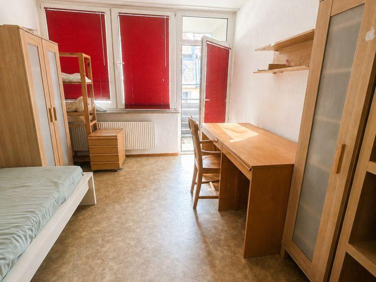 1Zimmer möbliertes Appartement, 20 qm im 2.OG mit Balkon, in Toplage in Kaiserslautern zu vermieten. - Foto 1