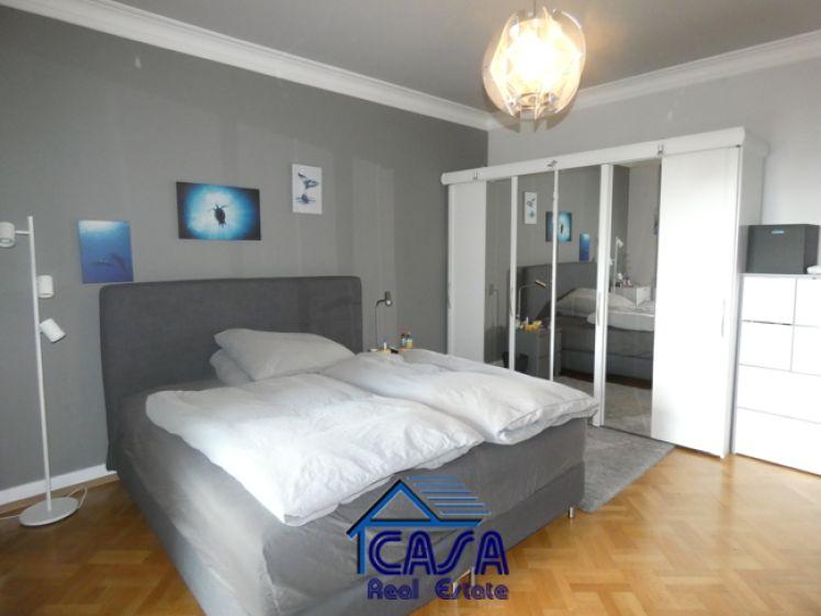 4 Zimmer im Westend: Hochwertig möblierte 4 Zimmerwohnung mit Loggia im top renovierten Altbau - Photo 1