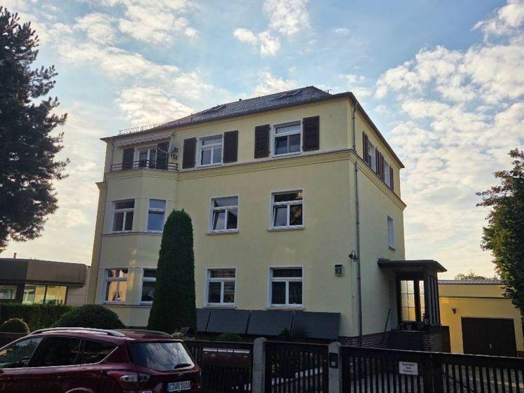 ***Elegante 4-Raum-Wohnung mit Wintergarten & Kamin – stilvoll & zeitlos - Photo 1