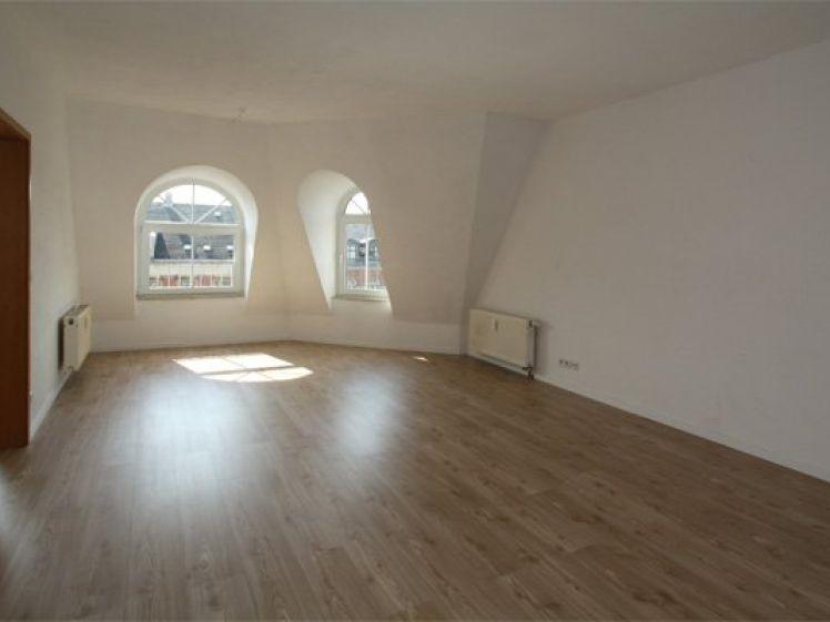 Gemütliche Single-Wohnung im Dachgeschoss mit Aufzug... Schloßteichnah... - Foto 1