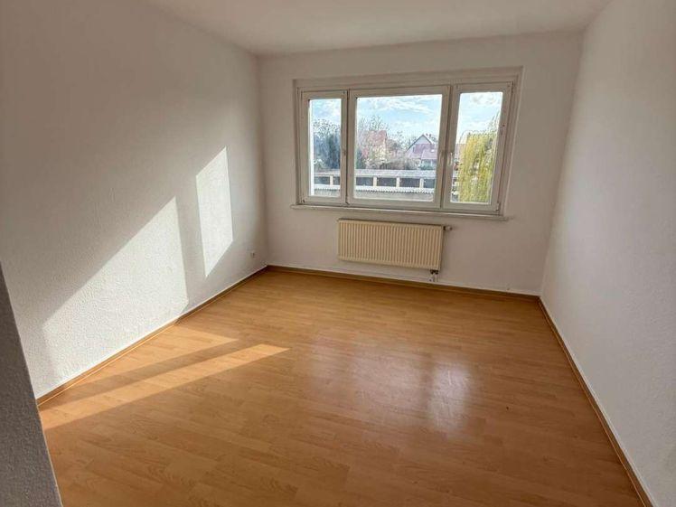 4-Zimmer-Wohnung mit großer Küche und Badewanne, renoviert, ab sofort - Foto 1
