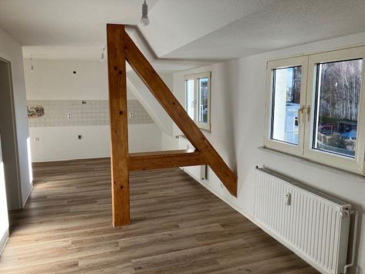 3-Zimmer-DG-Wohnung in Bahnhofsnähe mit guter Verkehrsanbindung zu vermieten! - Foto 1