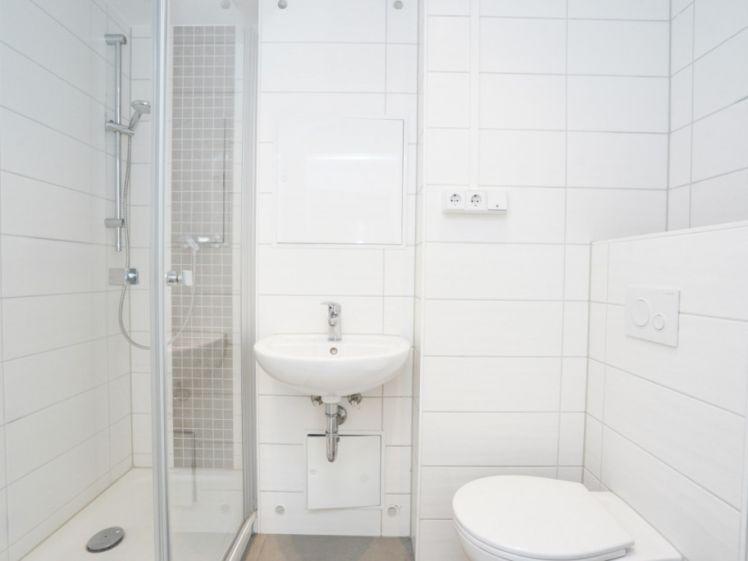 Balkon / Modernes Bad mit Dusche - Photo 1