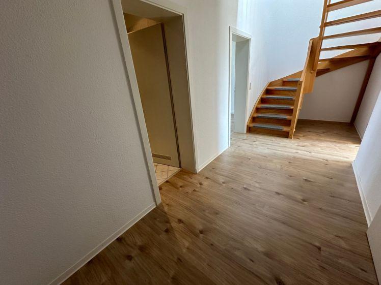 Nachmieter gesucht ! Wohnen über zwei Etage - 2 Bäder - NEUES Laminat ! - Foto 1
