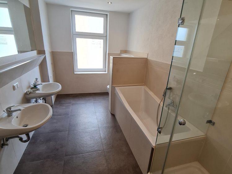 + + + Top gepflegte 3,5-Zimmer Wohnung in Zentrumsnähe + + + - Photo 1