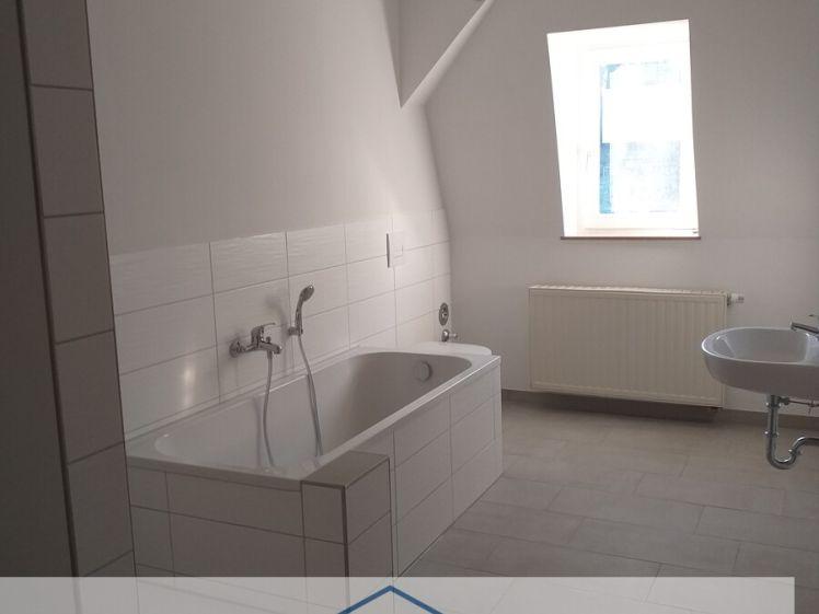 großzügige 3-Zimmer Wohnung mit modernem Badezimmer, Garage und Stellplatz, ab 01.10.2026 frei! - Photo 1