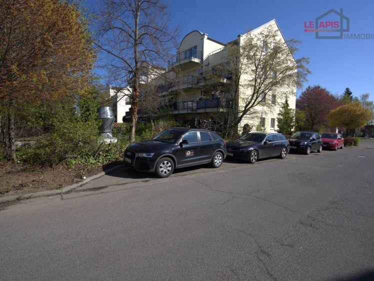 SCHICKE, HELLE DG-1-RWG IN GRÜNER LAGE M. DACHTERRASSE U. TG-STELLPL. IM BELIEBTEN LPZ.-LINDENTHAL - Foto 1