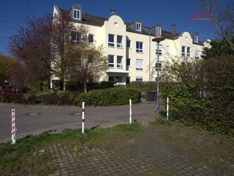 SCHICKE, HELLE DG-1-RWG IN GRÜNER LAGE M. DACHTERRASSE U. TG-STELLPL. IM BELIEBTEN LPZ.-LINDENTHAL - Photo 1
