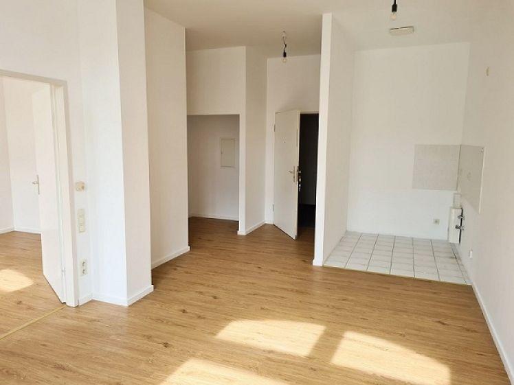 Helle 2-Raum-Wohnung mit Laminatboden in Holzoptik - Photo 1