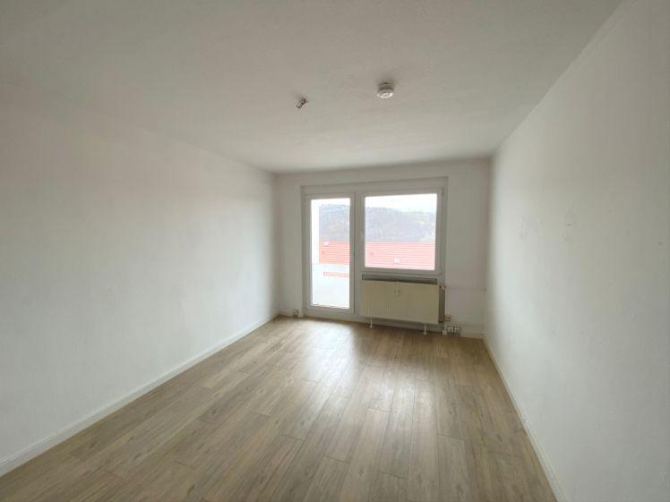 Schöne 3-Raum-Wohnung mit Balkon und herrlichem Blick über Elsterberg - Photo 1