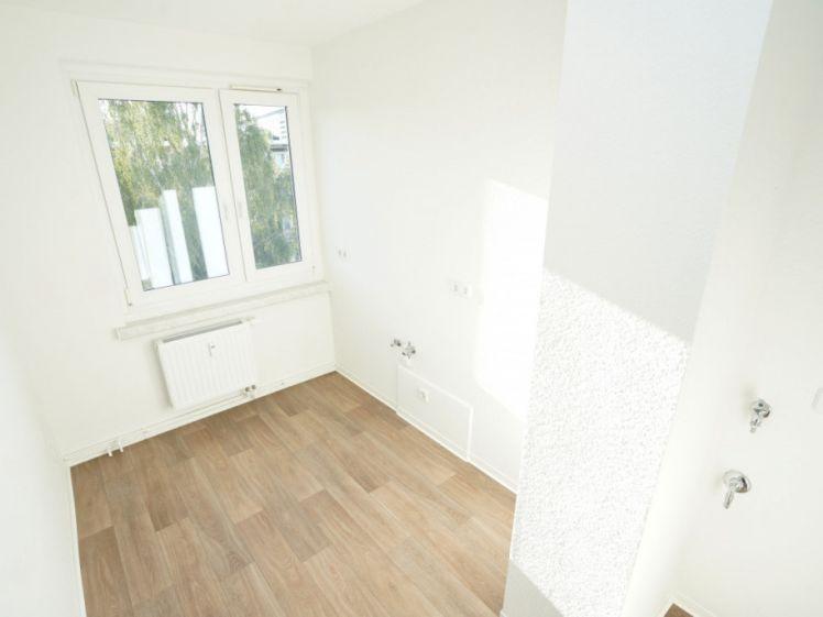 Erstbezug / Dusche / großes Wohnzimmer - Foto 1