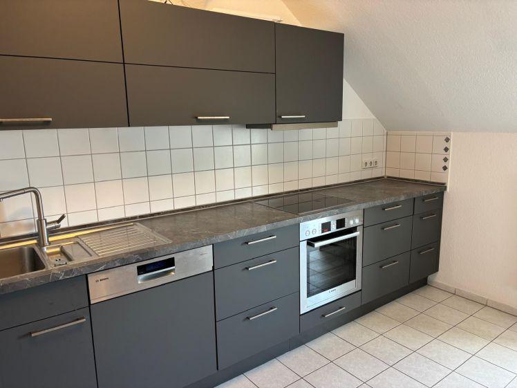 FREI AB 1.11. !! EBK Abkauf möglich - Laminat , Bad mit Fenster ! - Photo 1